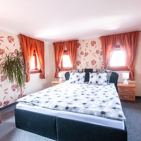 Pokoje Goscinne U Eweliny Bogatynia Habitación foto
