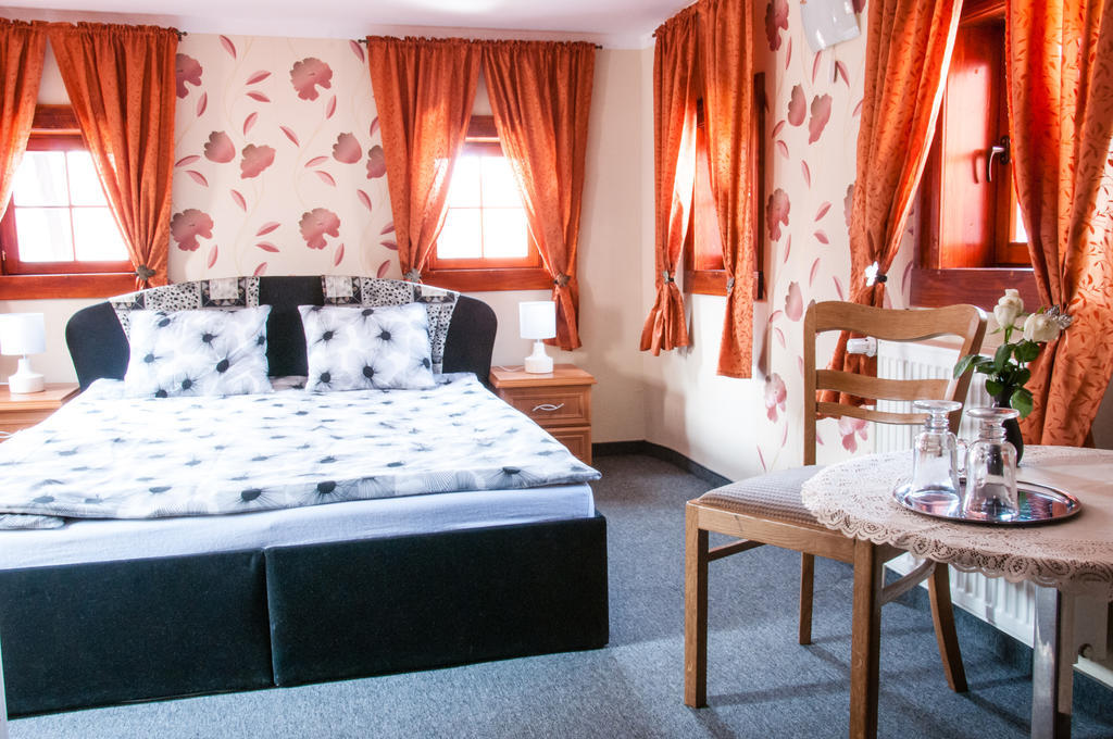 Pokoje Goscinne U Eweliny Bogatynia Habitación foto