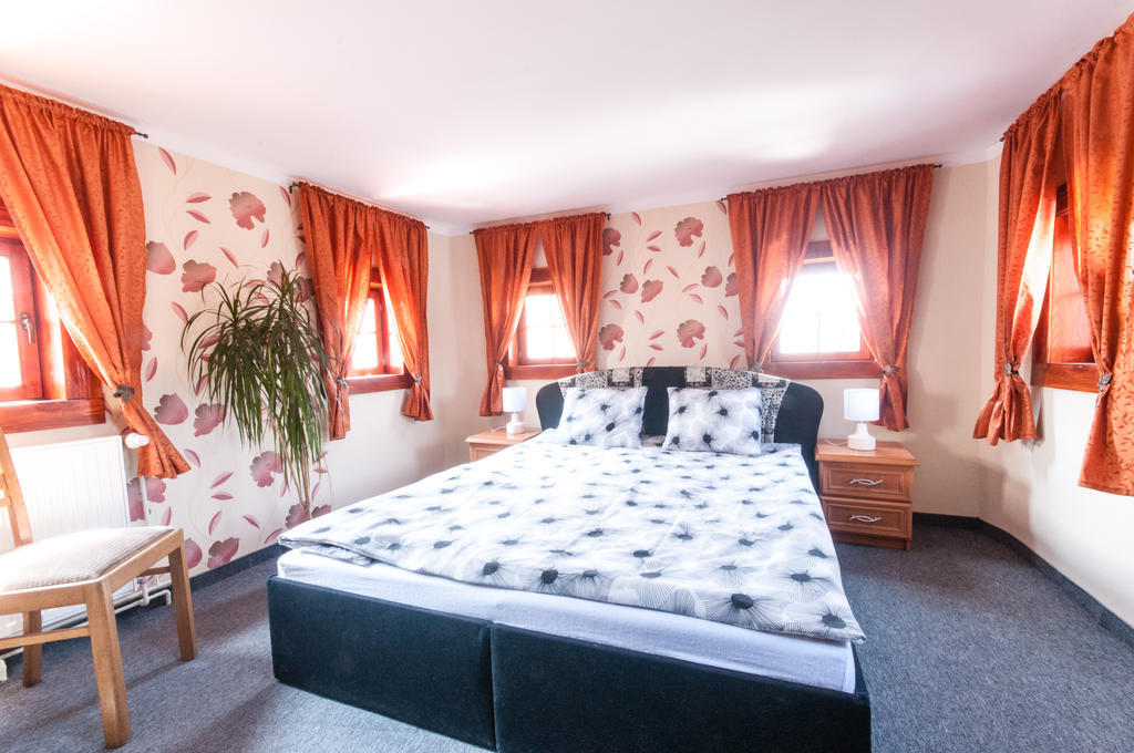 Pokoje Goscinne U Eweliny Bogatynia Habitación foto